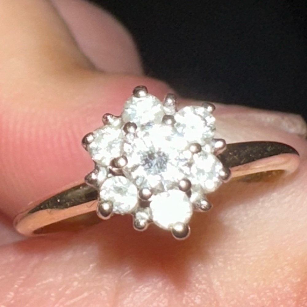 Elegant Gold Flower Ring with Clear Stones